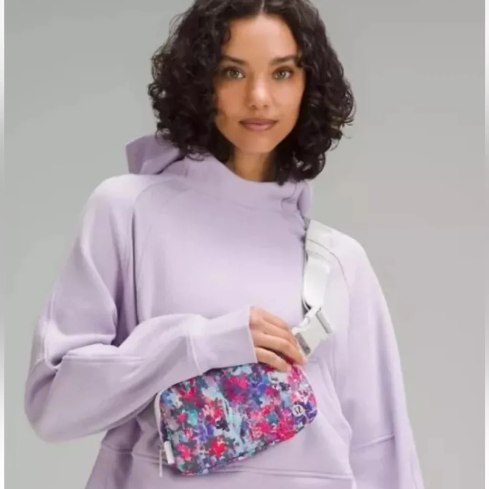 Lululemon Everywhere Belt Bag | NWT - Picture 2 of 6
